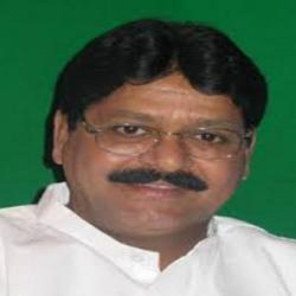 Congress leader Sarve Satyanarayana Rao files nomination
